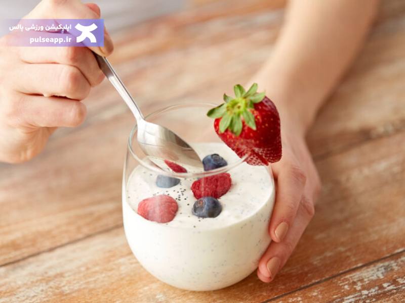 ماست یونانی و میوه